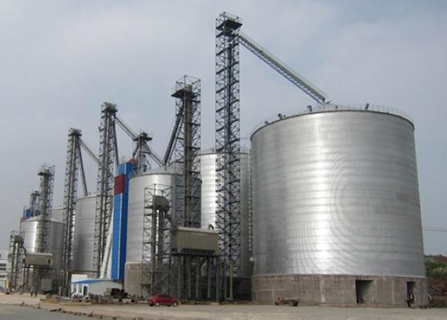 云南大型钢板库构造参数及水泥储存质量